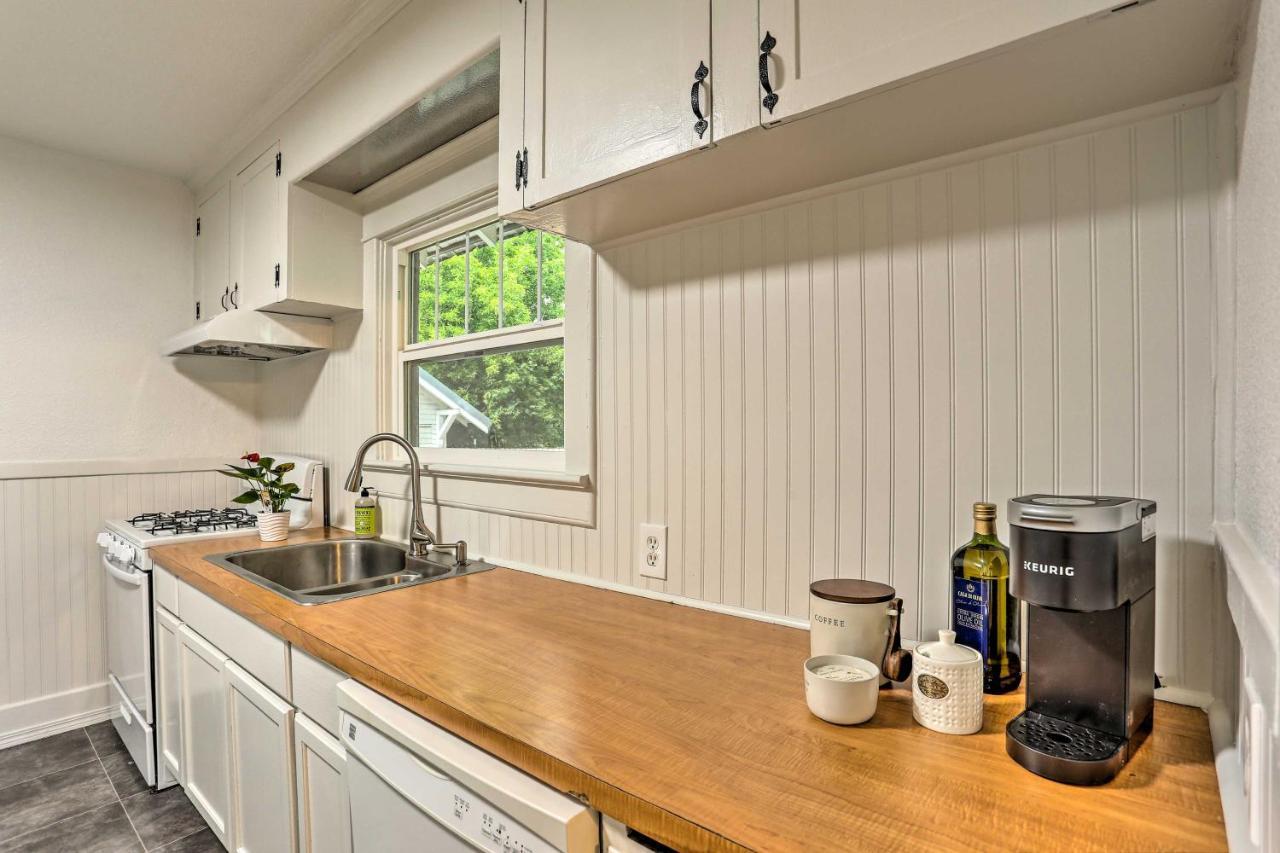 Pet-Friendly Baker City Escape With Private Yard! Bagian luar foto