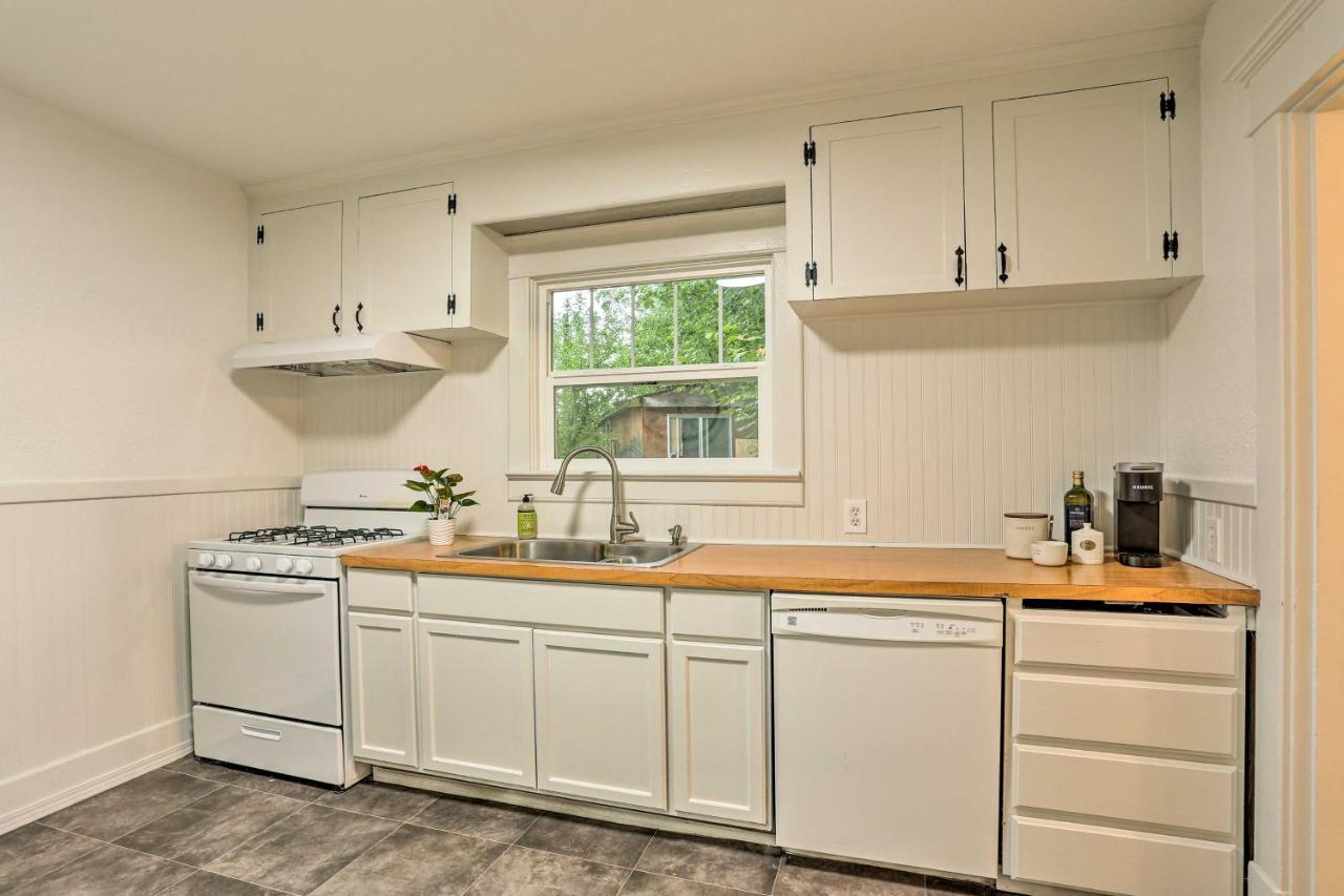 Pet-Friendly Baker City Escape With Private Yard! Bagian luar foto